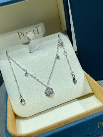 Piaget fully diamond-encrusted flower Necklace