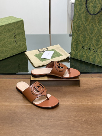 UA GUCCI WOMEN'S INTERLOCKING G CUT-OUT SANDAL