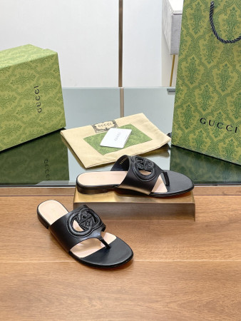 UA GUCCI WOMEN'S INTERLOCKING G CUT-OUT SANDAL