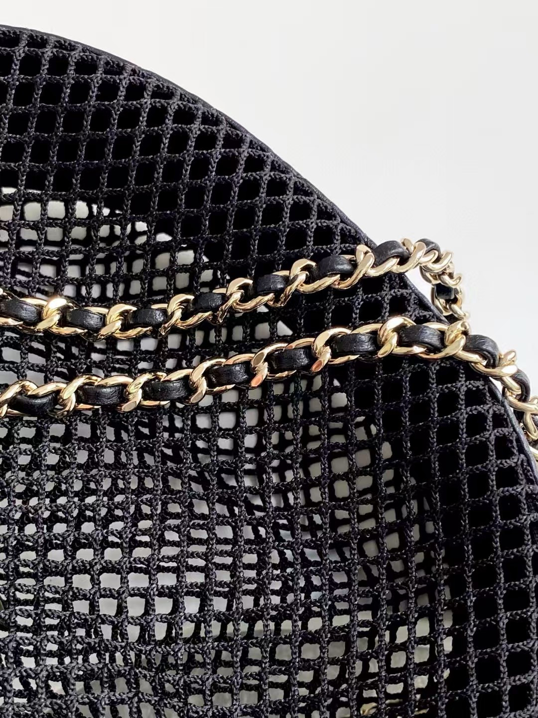 CHANEL clutch with chain mesh shiny lambskin gold tone -AP4573 15x22x6cm