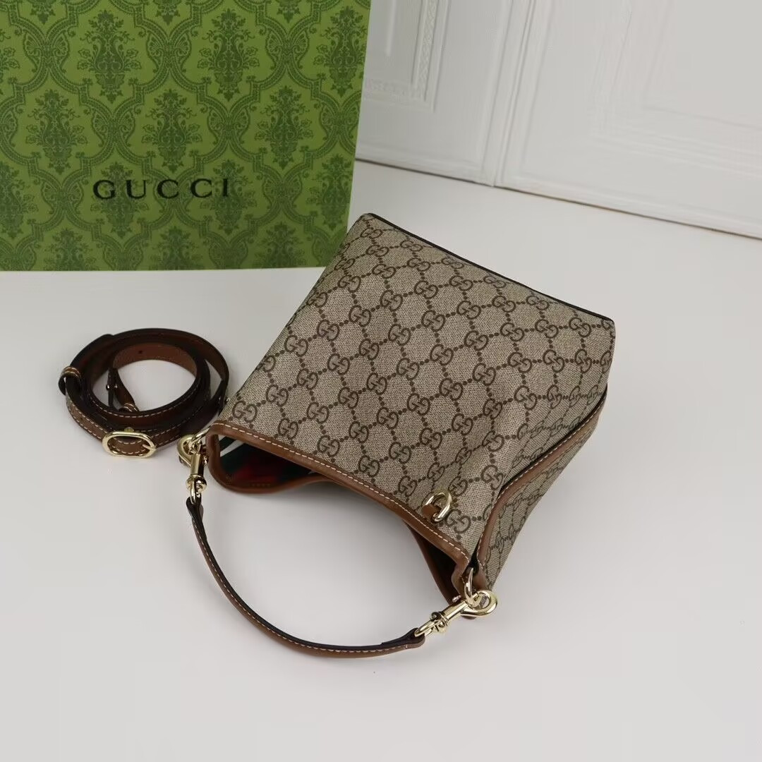 Gucci GG Emblem Small Bucket Bag 19x18x11cm