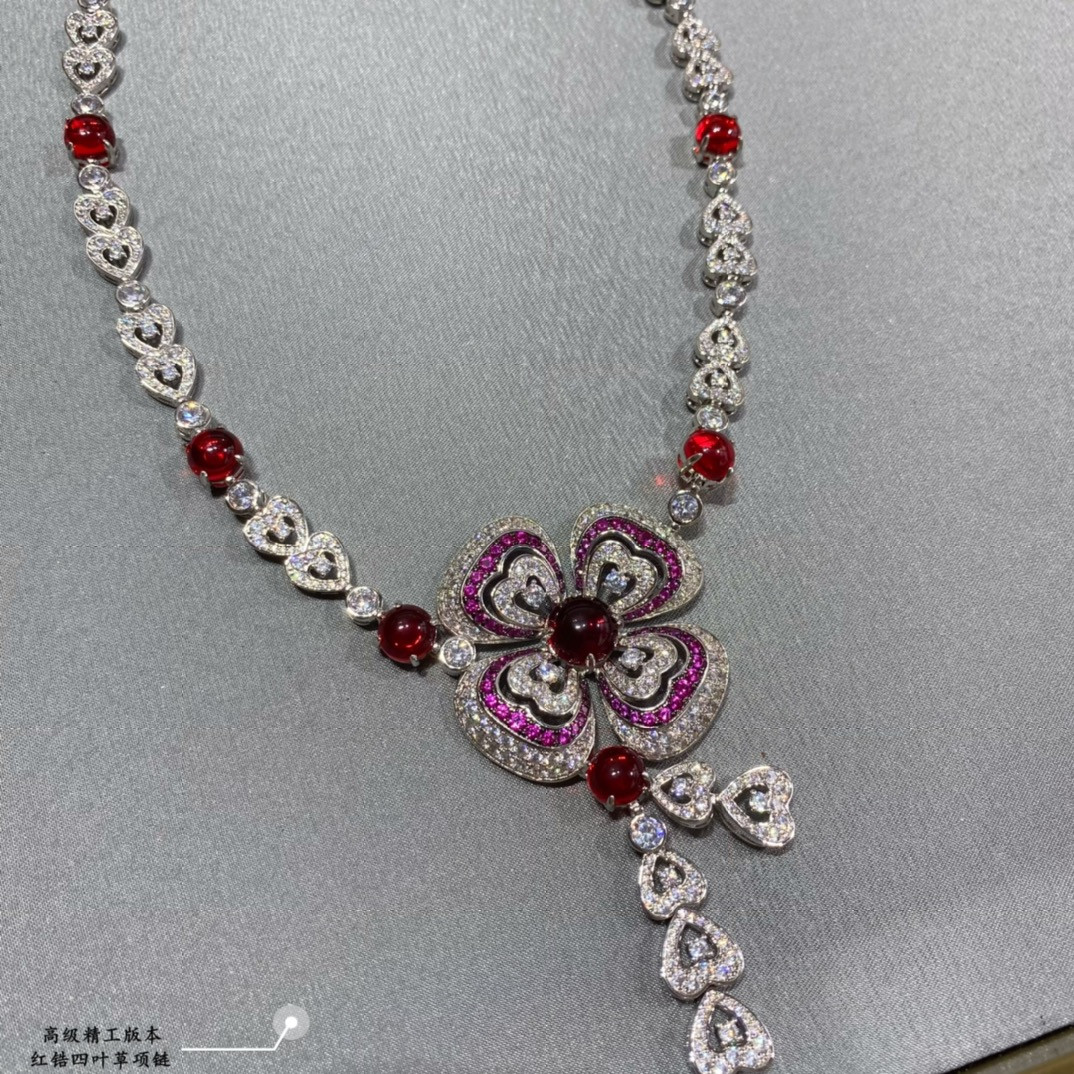 Bvlgari Four Leaf Clover Necklace(No refund or exchange)