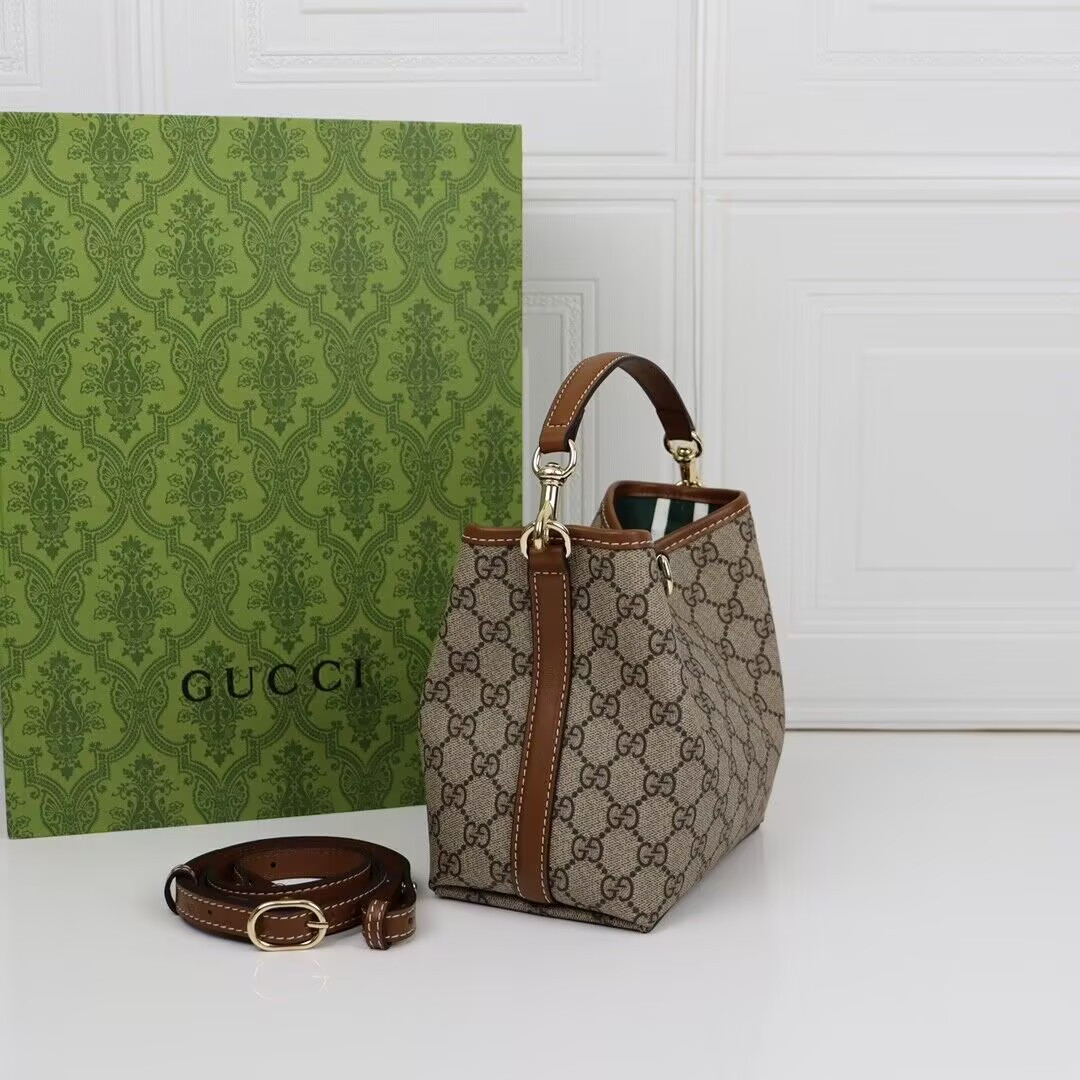 Gucci GG Emblem Small Bucket Bag 19x18x11cm