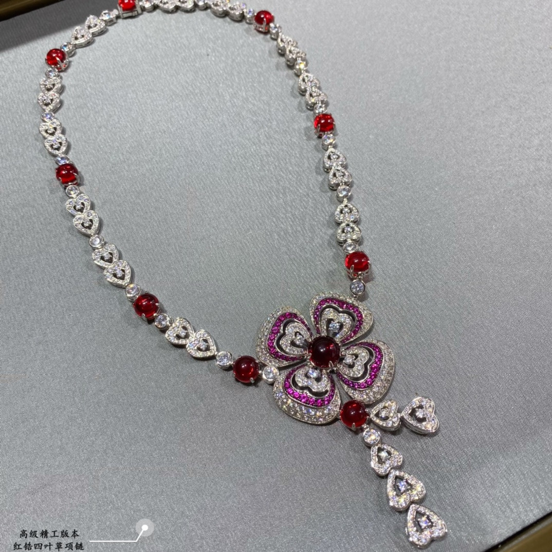 Bvlgari Four Leaf Clover Necklace(No refund or exchange)