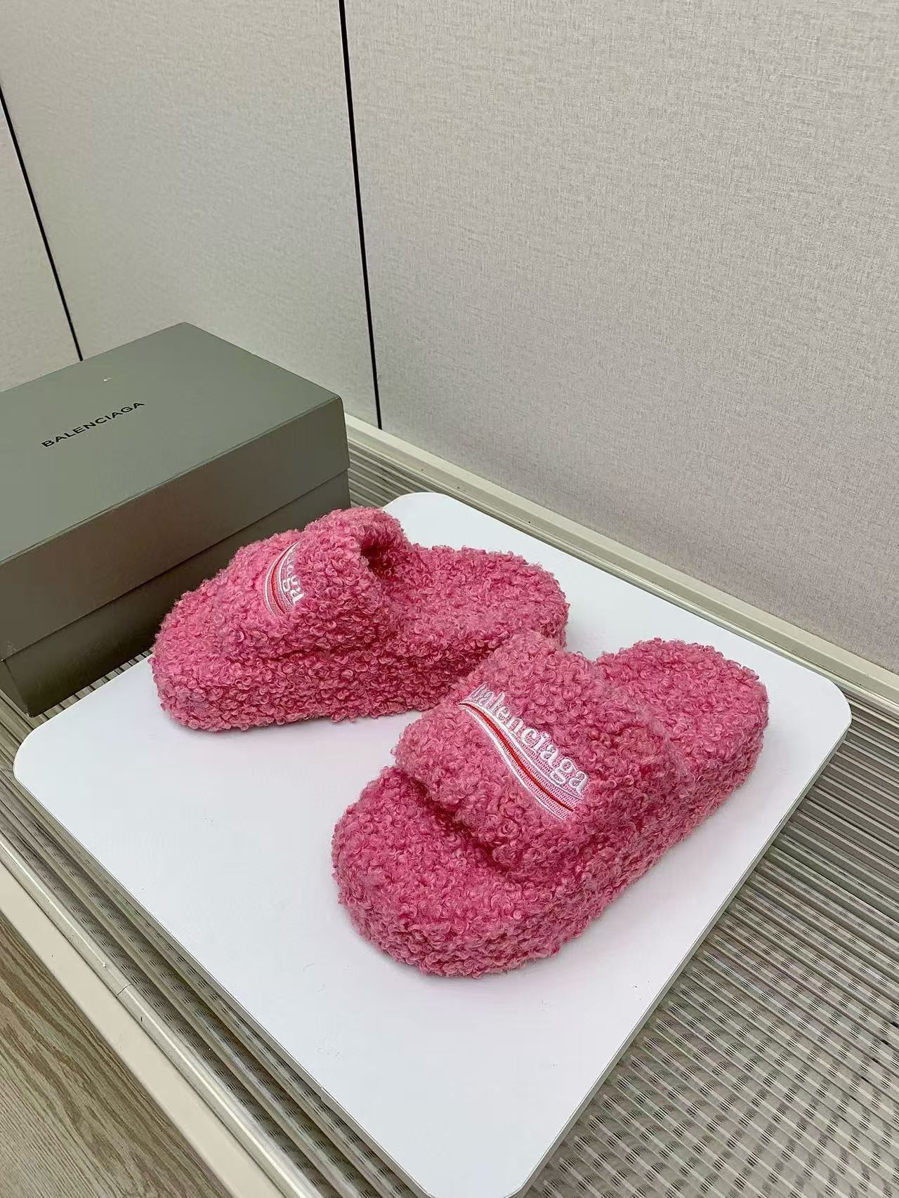 UA Balenciaga SLIDE