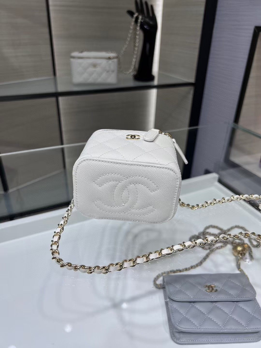 CHANEL Small Vanity with Chain 9.5x13x6cm