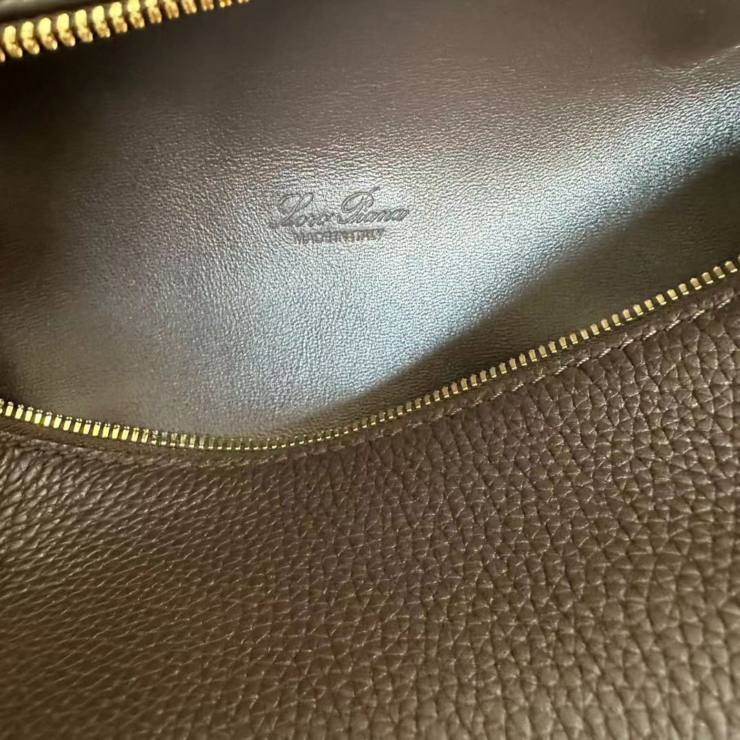 Loro Piana Extra Pocket L19 Grained Calfskin 11 x 19 x 6.5 cm