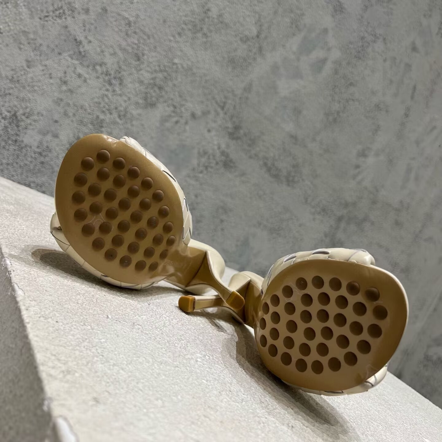 UA Bottega Veneta Blink Slides