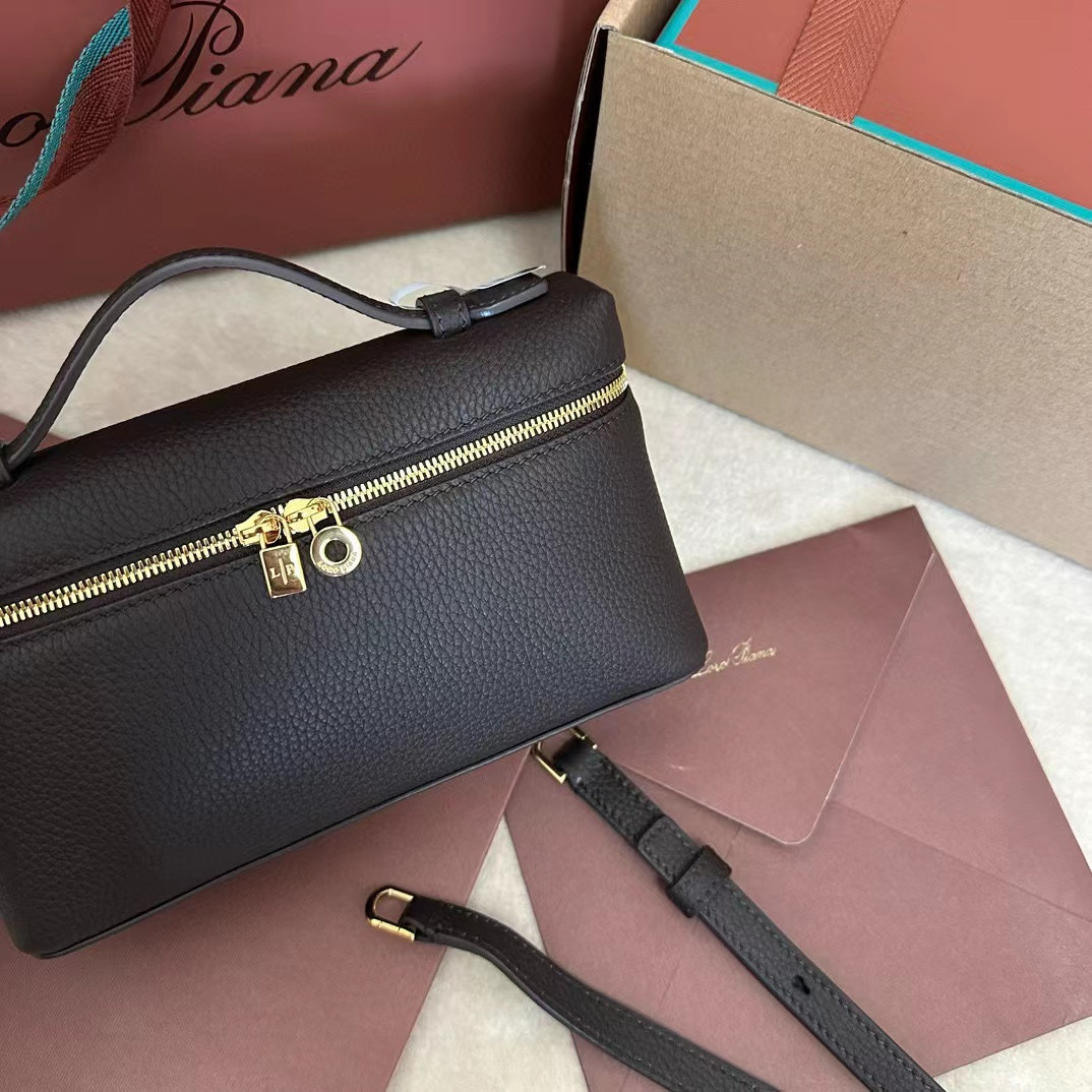 Loro Piana Extra Pocket L19 Grained Calfskin 11 x 19 x 6.5 cm