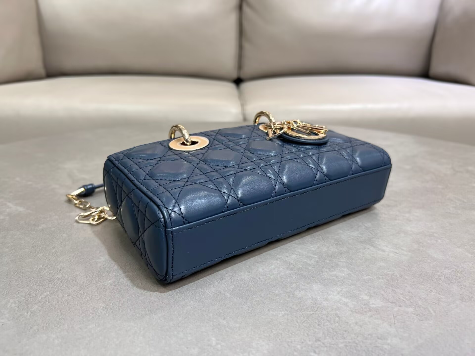 DIOR SAMLL D-JOY BAG 22.5 x 6 x 11.5CM
