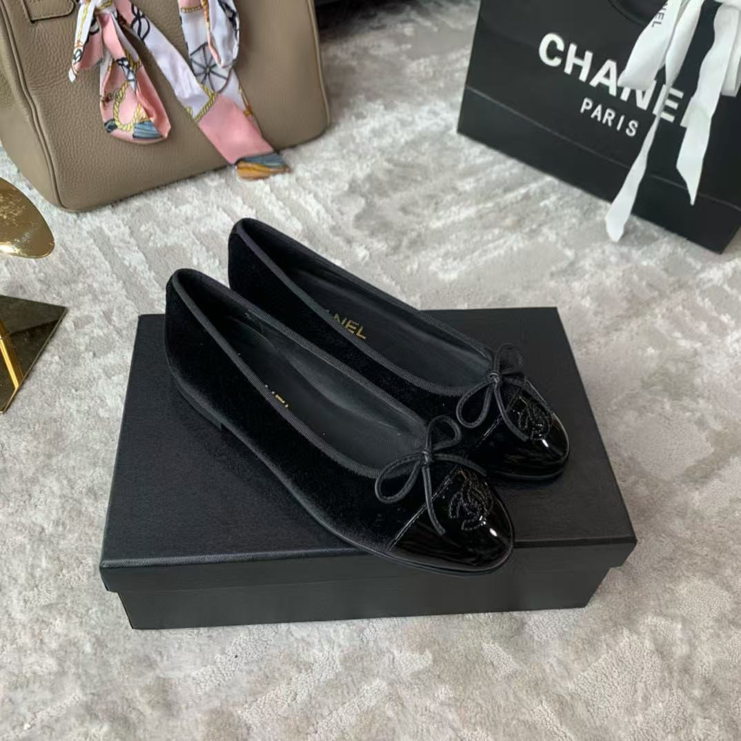 UA CHANEL BALLET FLATS