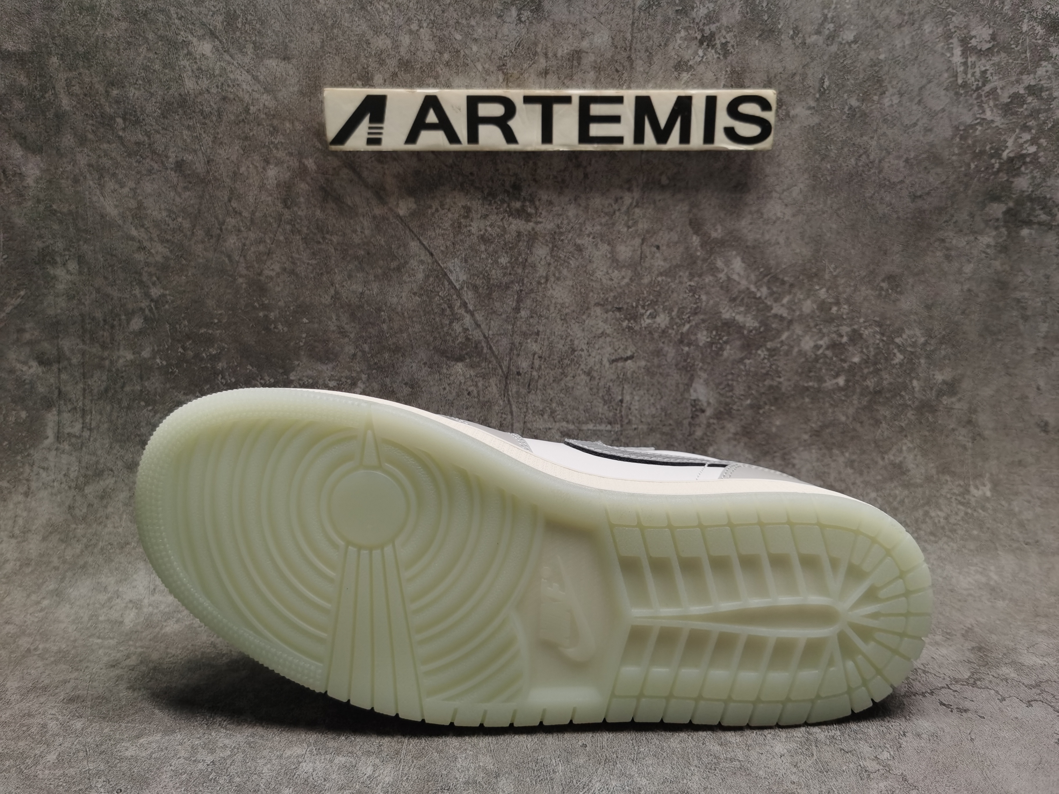 UA Jordan 1 Retro Low OG