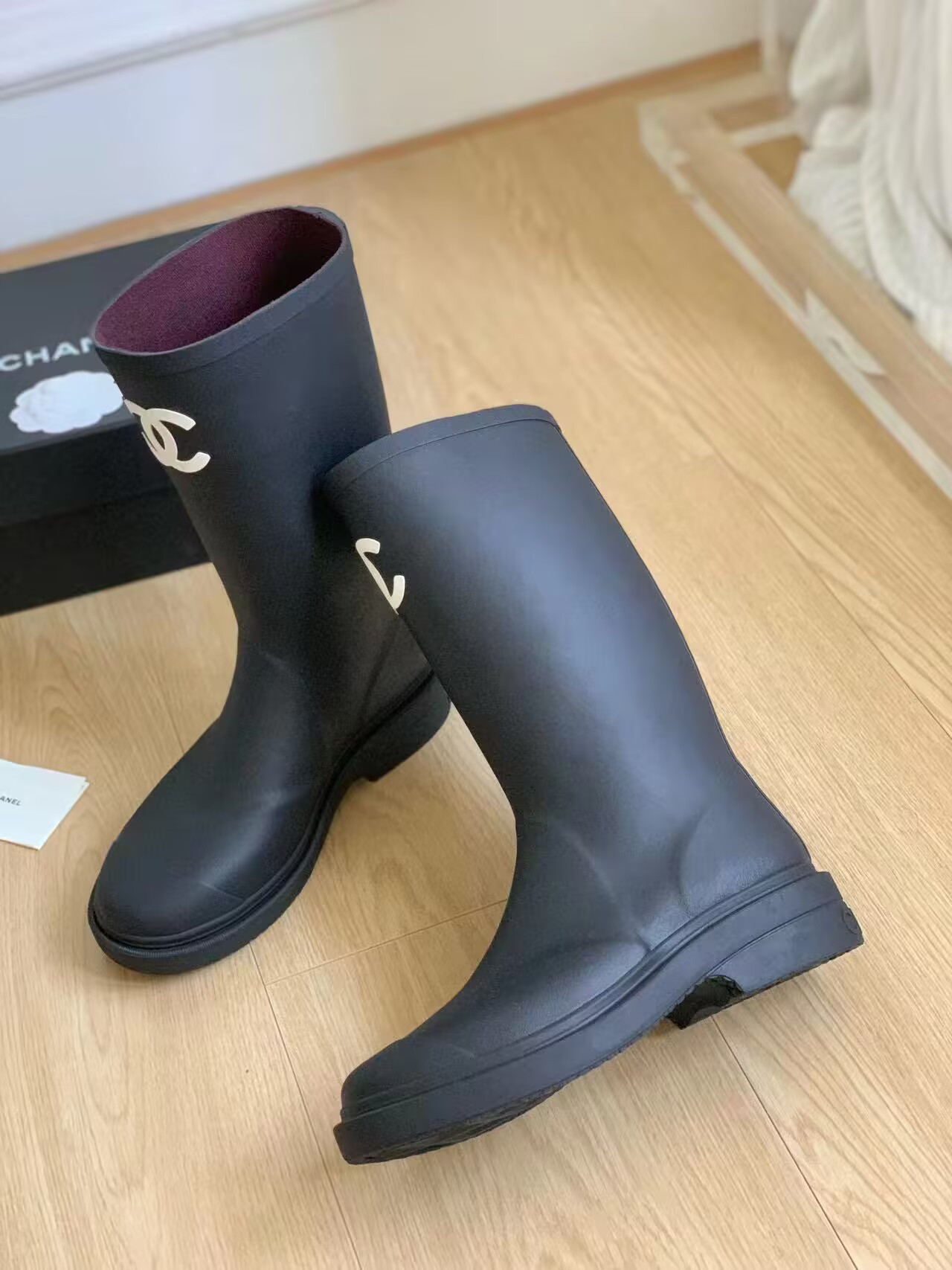 ua Ch*el boots