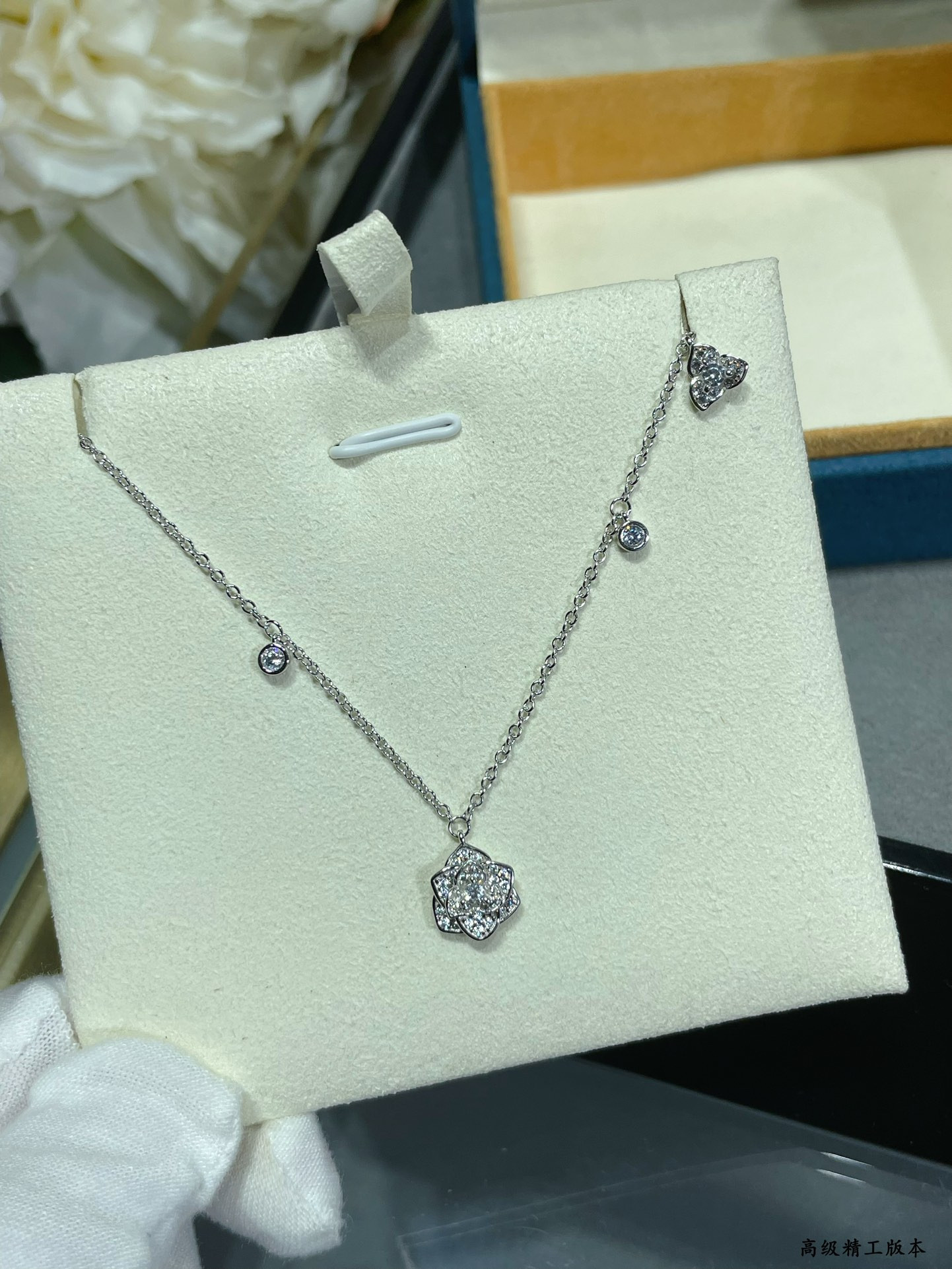 Piaget fully diamond-encrusted flower Necklace