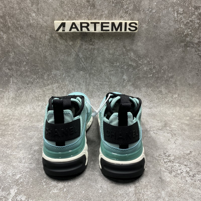 CHANEL Pre-owned Cloth Trainers In Green