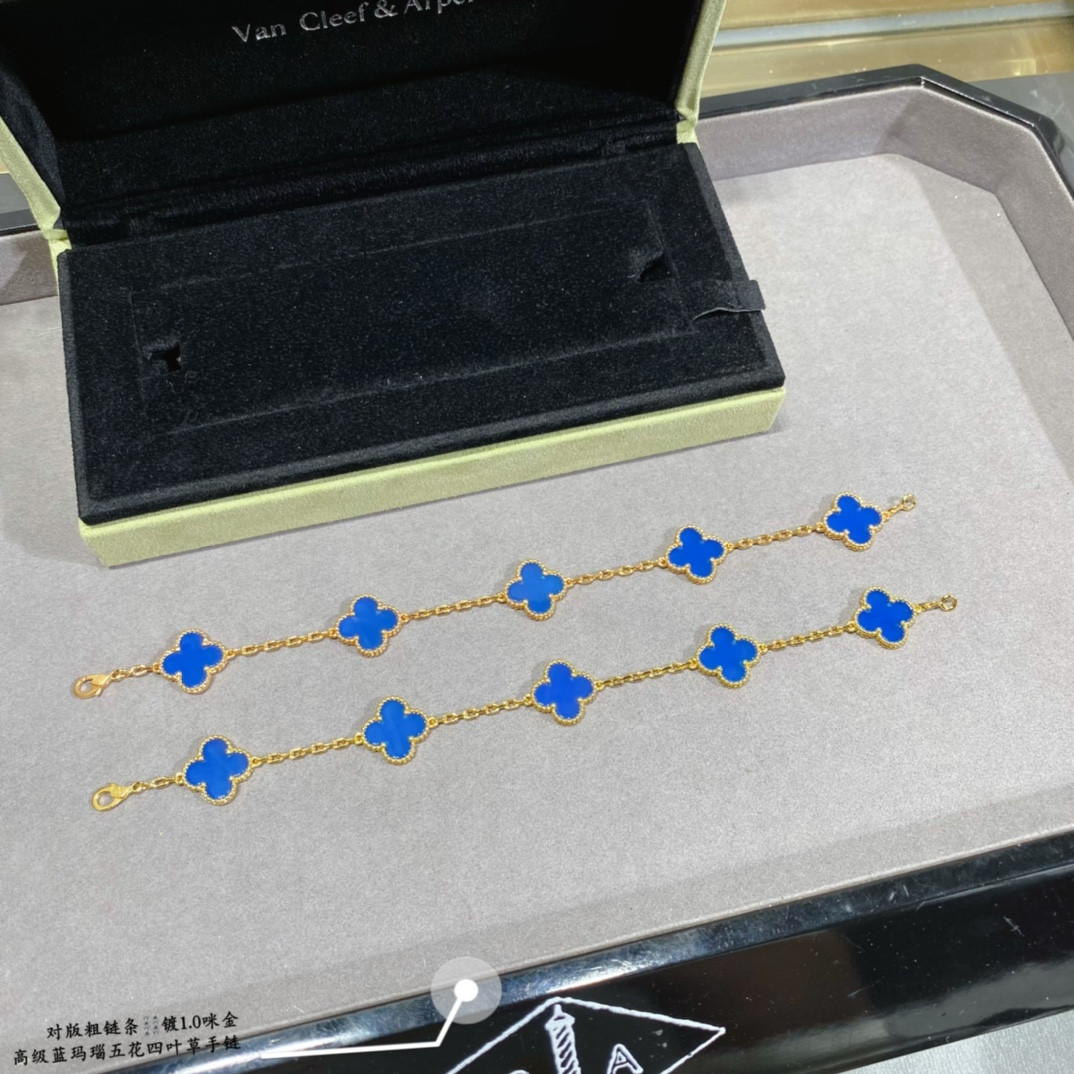 Van Cleef & Arpels Sapphire Blue Agate Five-Flower Four-Leaf Clover Bracelet