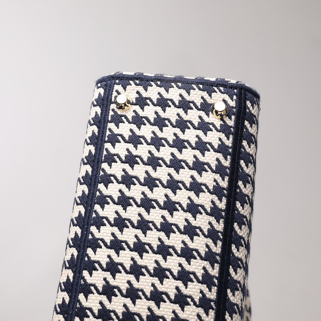 MEDIUM DIOR LADY D-LITE BAG 24 x 20 x 11 cm