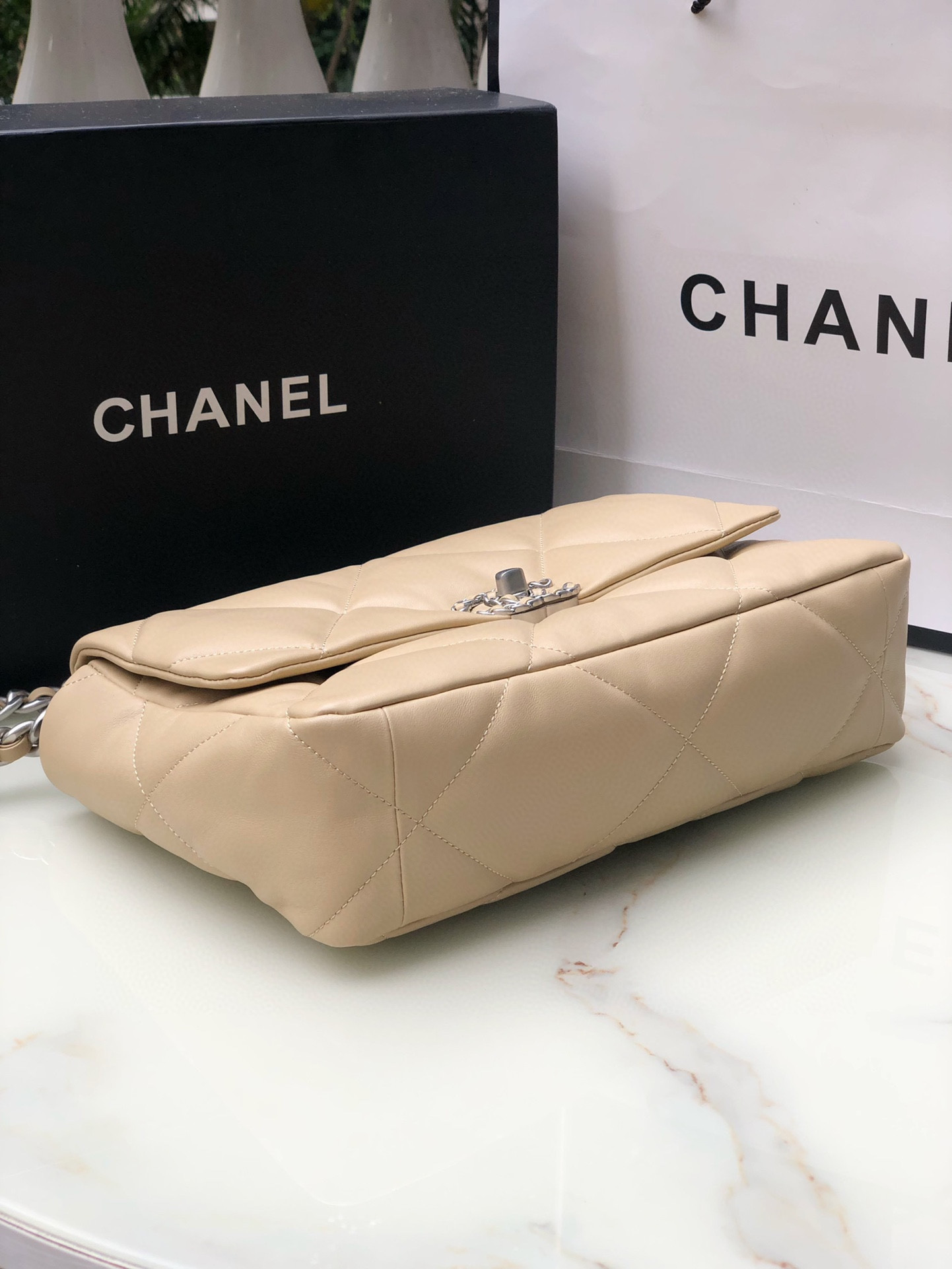 CHANEL 19 HANDBAG Shiny Leather, Gold-Tone, Silver-Tone & Ruthenium-Finish Metal Beige 30x20x10cm