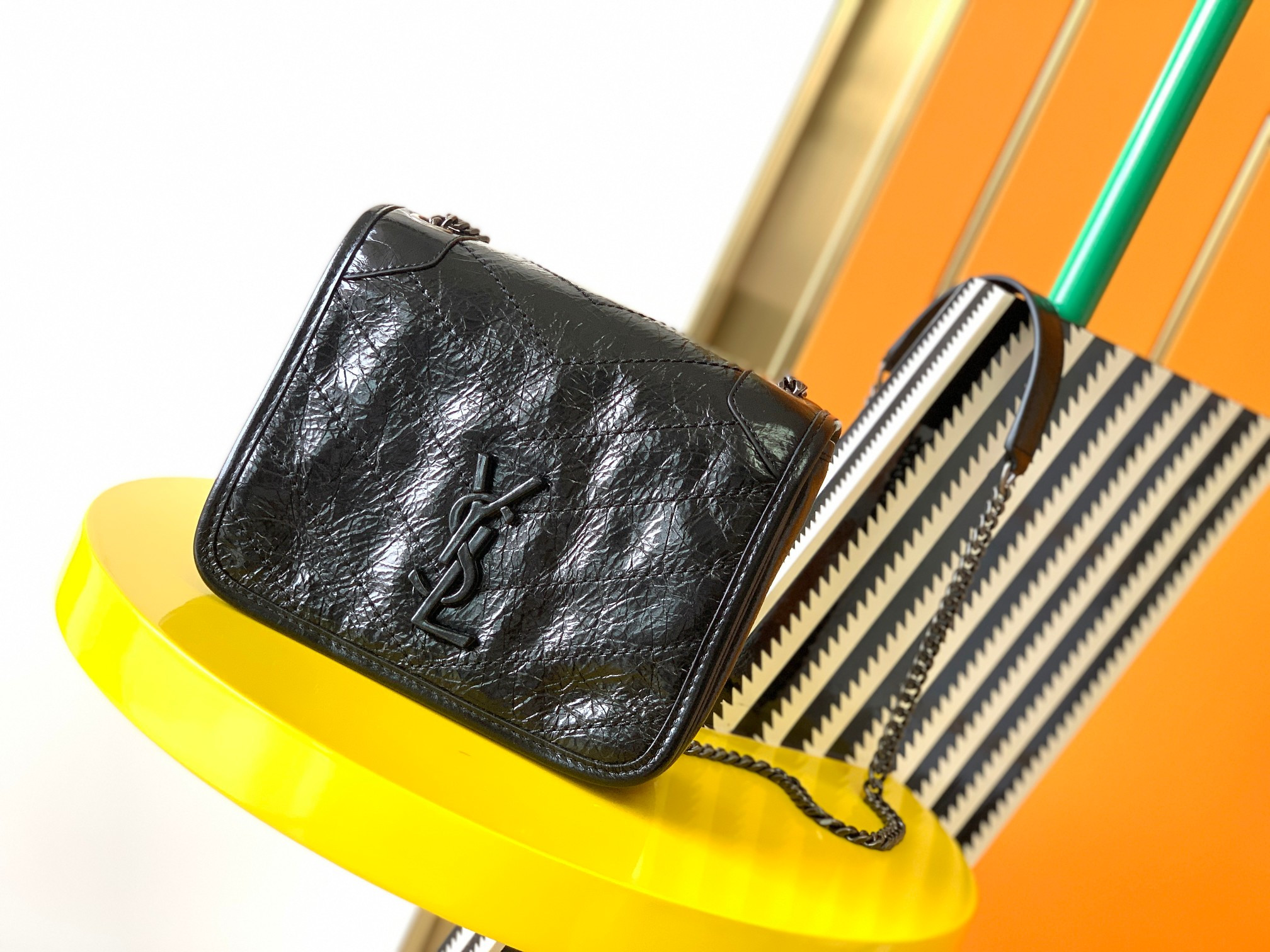 YSL NIKI CHAIN WALLET IN SHINY LEATHER BLACK 19 x 15 x 6 CM