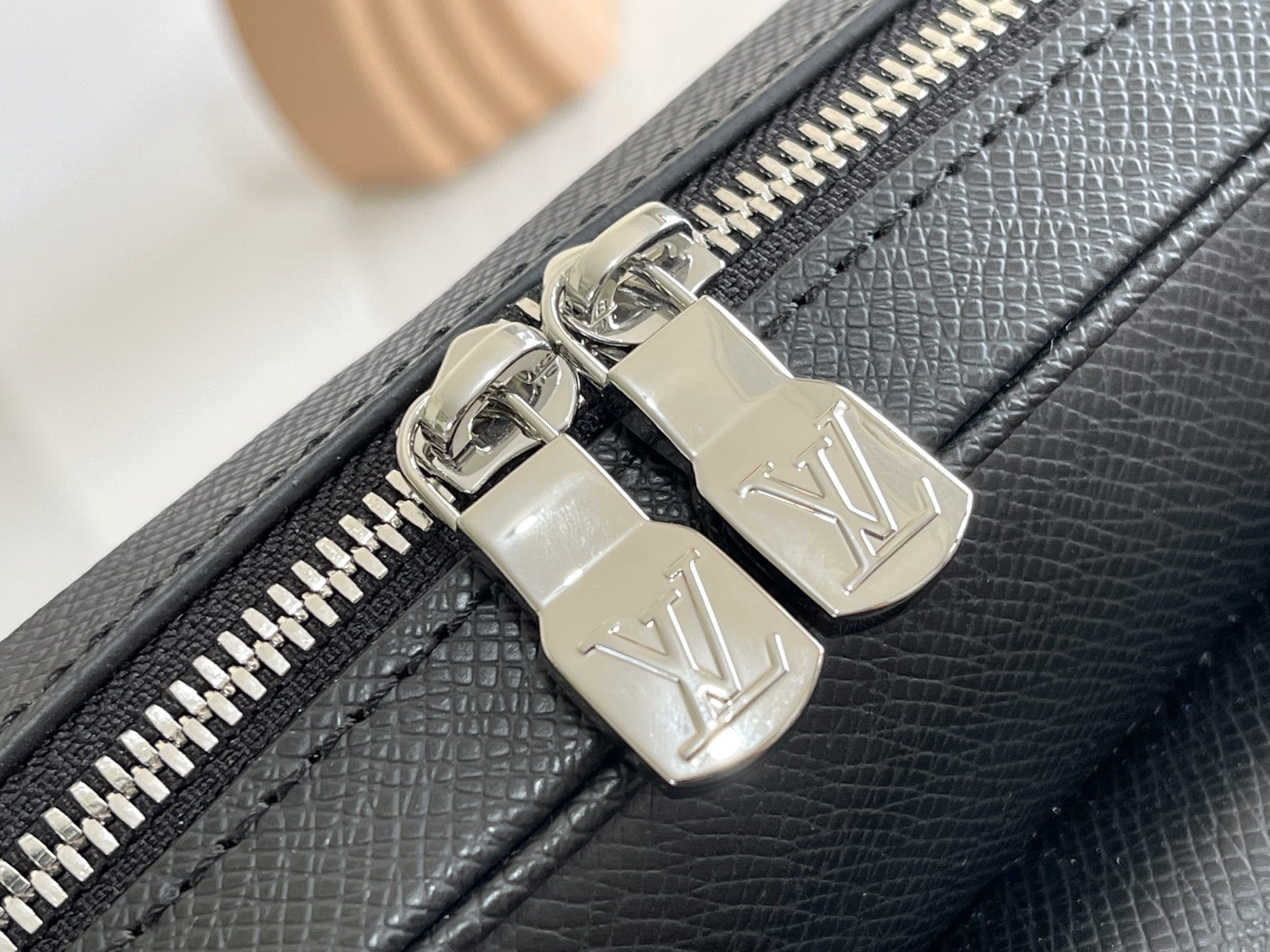 LV M30233 Outdoor Messenger 10.2 x 7.9 x 4.1 inches