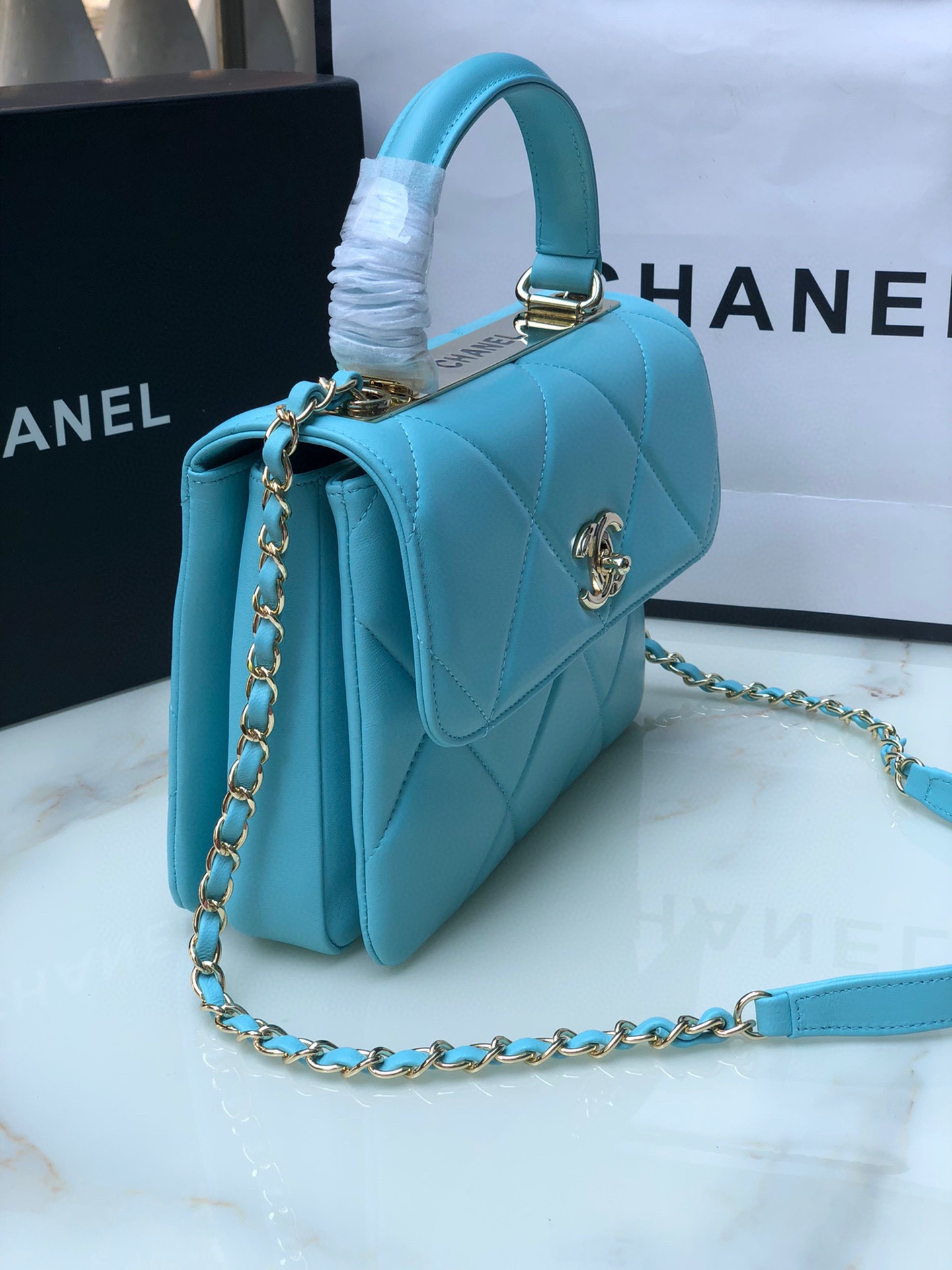CHANEL FLAP BAG WITH TOP HANDLE 6.6 × 9.8 × 4.7 in