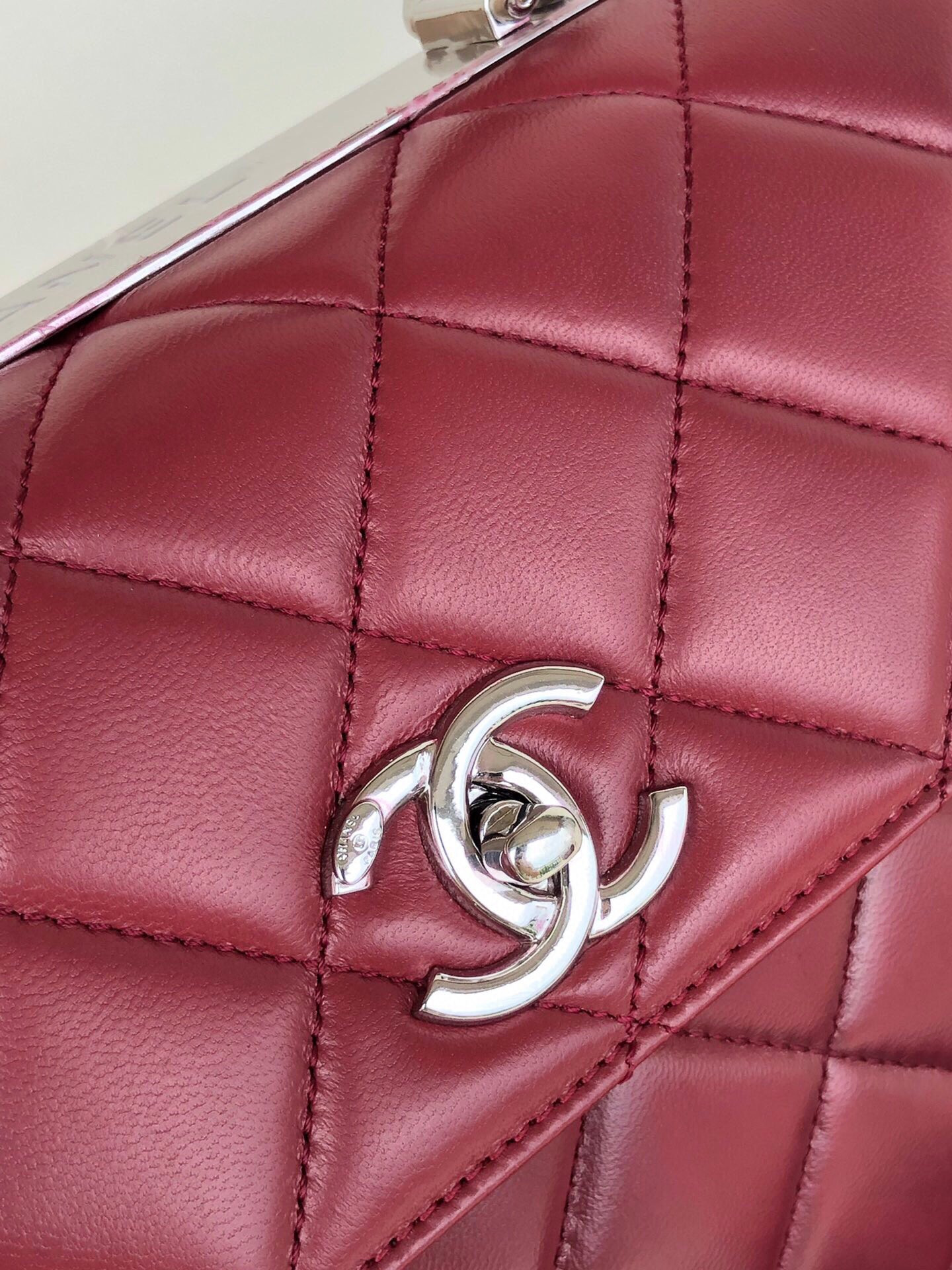 CHANEL FLAP BAG WITH TOP HANDLE 6.6 × 9.8 × 4.7 in