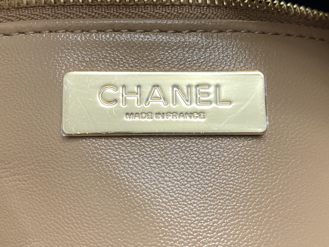 CHANEL MINI SHOPPING BAG Shiny Lambskin & Gold-Tone Metal 22x23x5.5cm