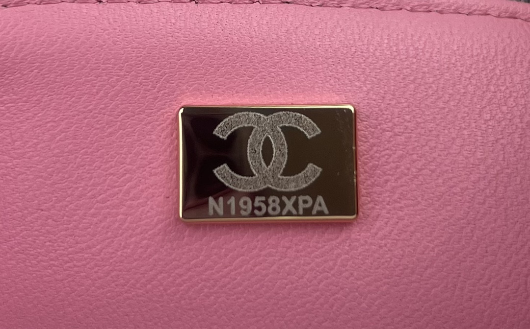 CHANEL MINI CLASSIC 11.12 HANDBAG Tweed & Gold-Tone Metal 4.7 × 7.8 × 2.3 in