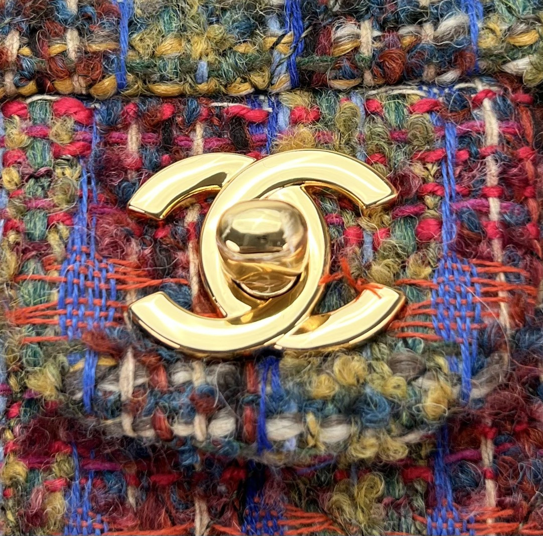 CHANEL MINI CLASSIC 11.12 HANDBAG Tweed & Gold-Tone Metal 4.7 × 7.8 × 2.3 in