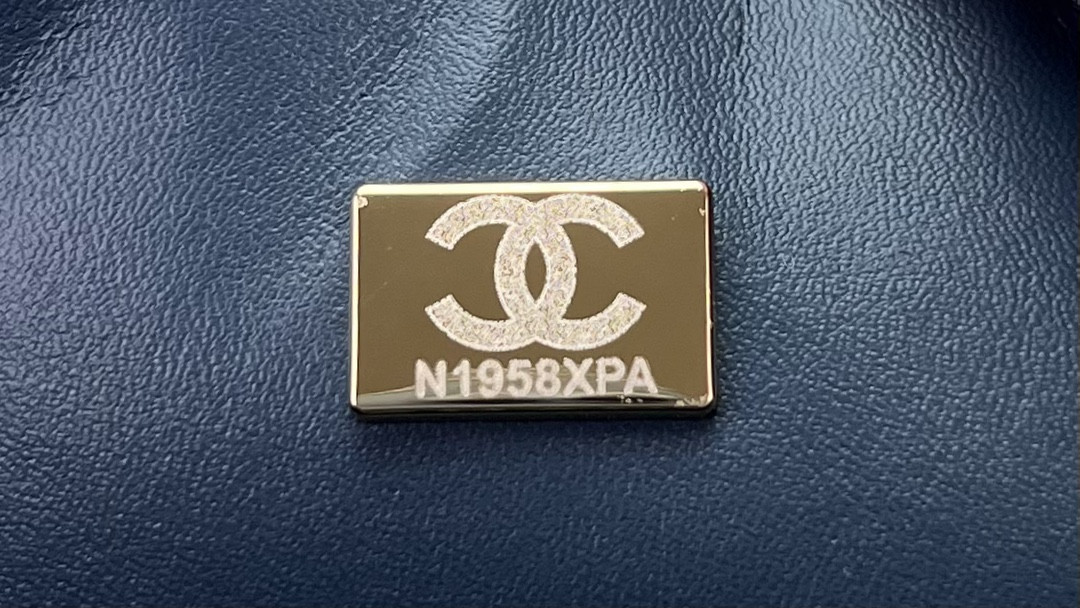 CHANEL MINI CLASSIC 11.12 HANDBAG Tweed & Gold-Tone Metal 4.7 × 7.8 × 2.3 in