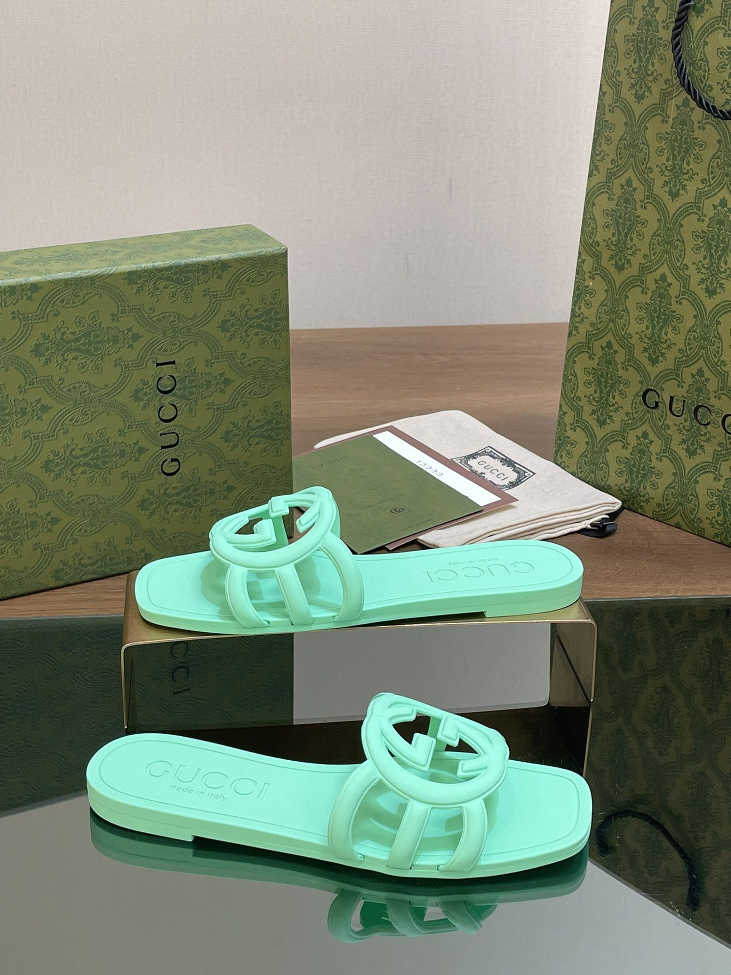 UA GUCCI INTERLOCKING G SLIDE SANDAL Pale Green