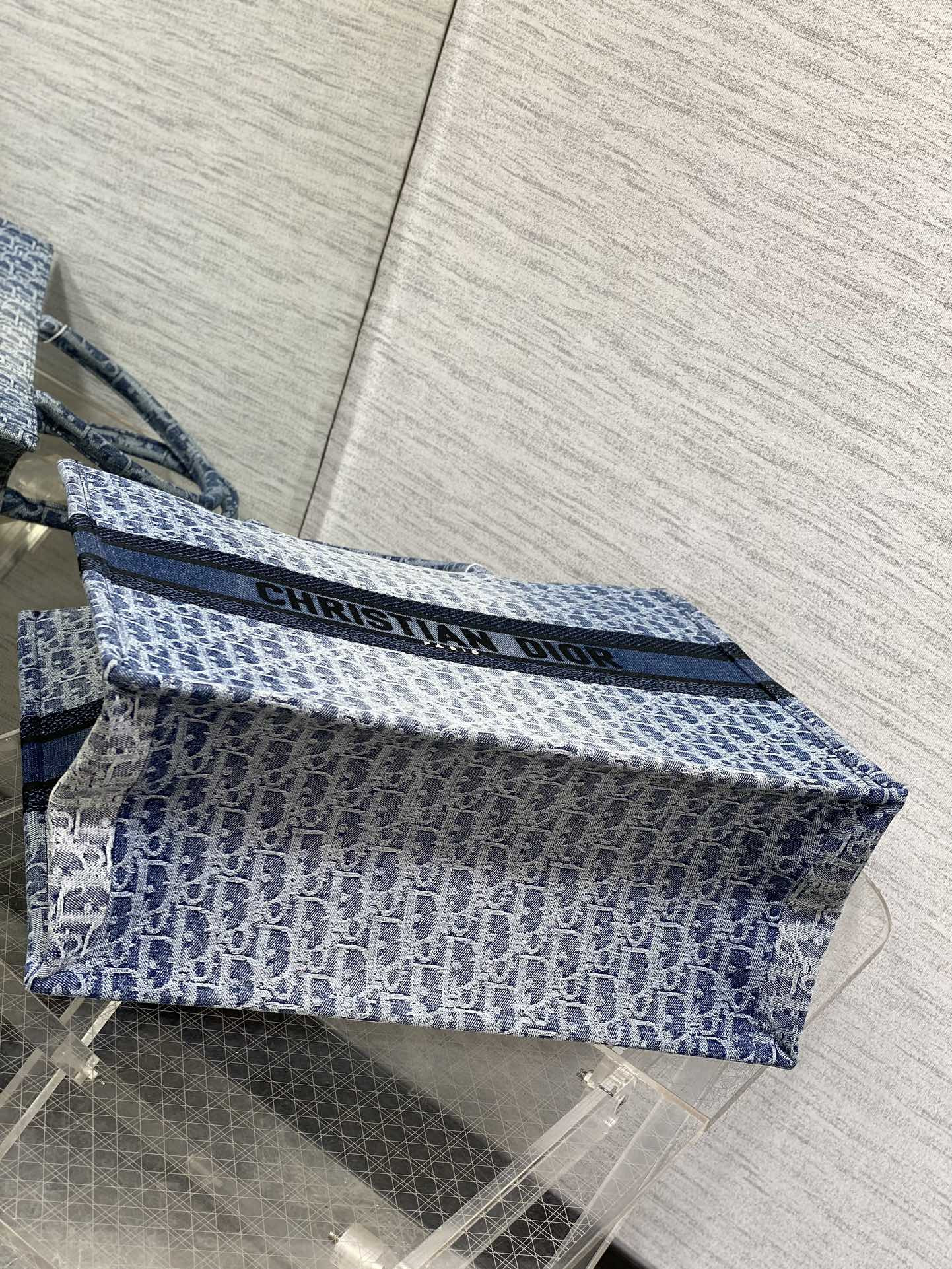 Large Dior Book Tote Blue Denim Dior Oblique Jacquard  42 x 35 x 18.5 cm