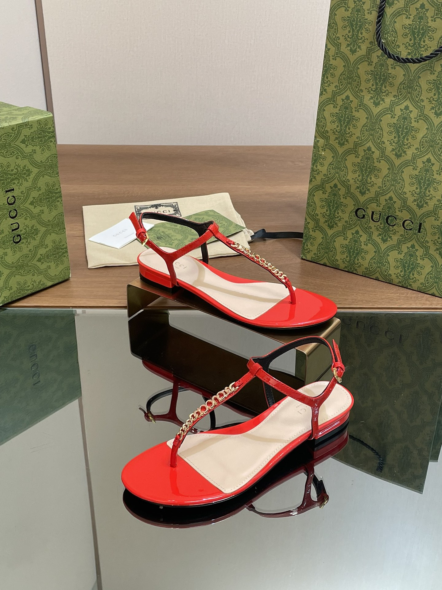 UA GUCCI SIGNORIA THONG SANDAL