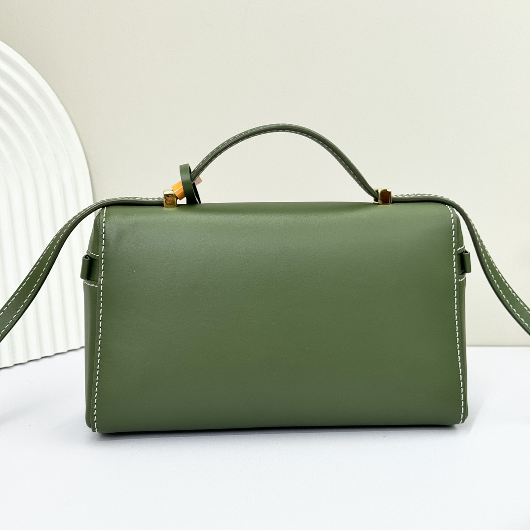 Loro Piana Extra Pocket L19 Smooth Calfskin 11 x 19 x 6.5 cm