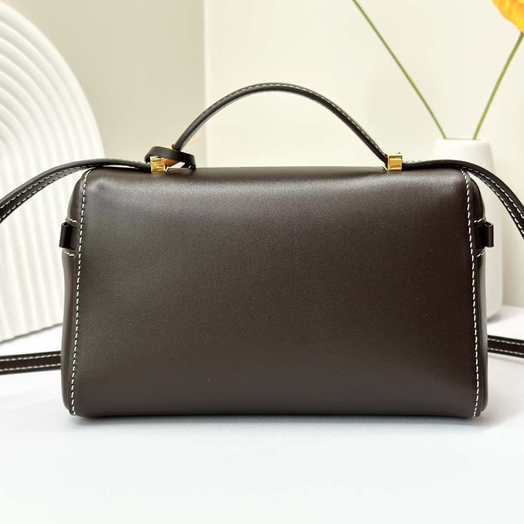 Loro Piana Extra Pocket L19 Smooth Calfskin 11 x 19 x 6.5 cm