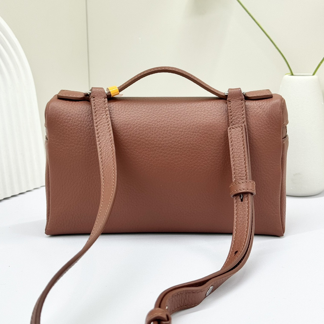 Loro Piana Extra Pocket L19 Grained Calfskin 11 x 19 x 6.5 cm