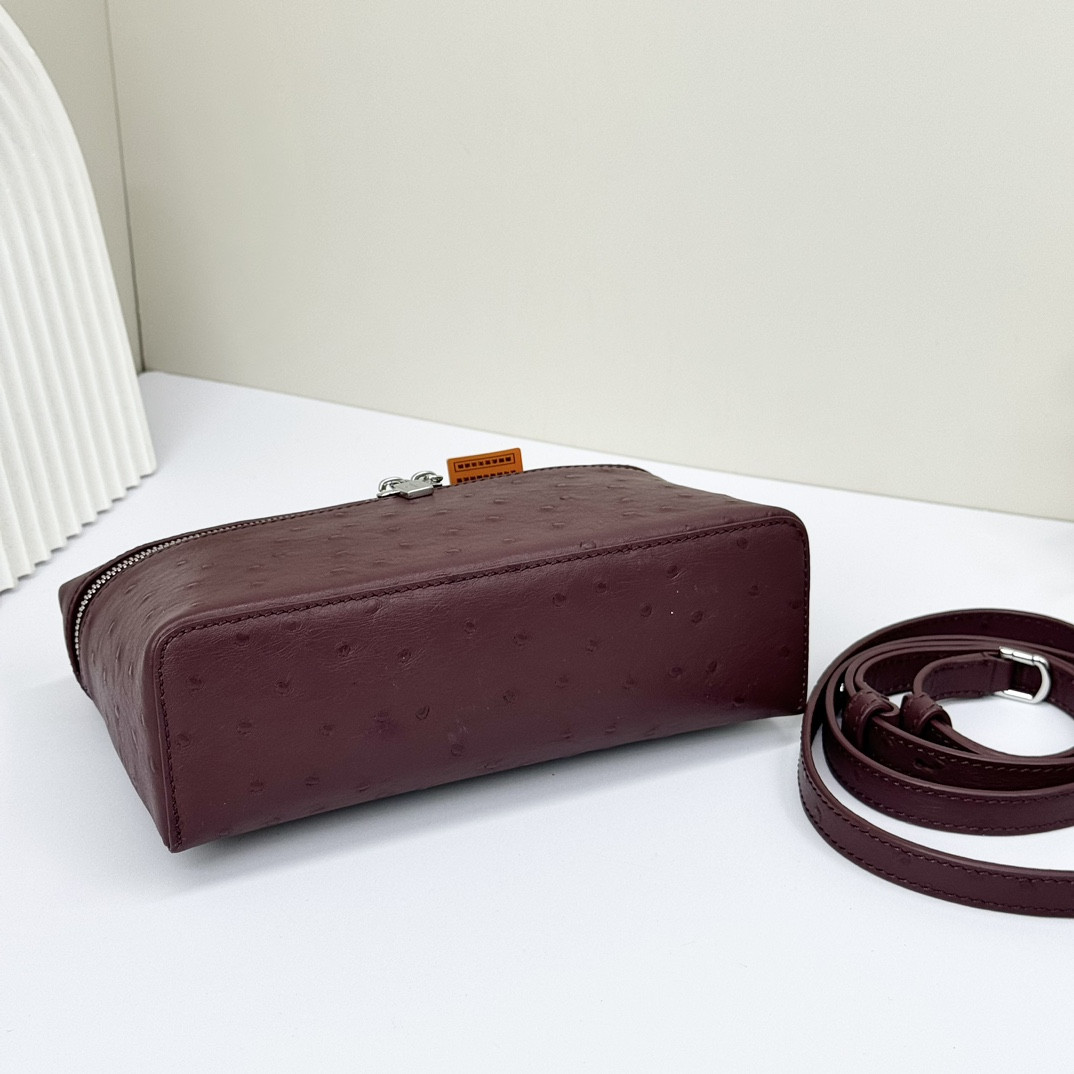 Loro Piana Extra Pocket L19 Ostrich-grained Leather 11 x 19 x 6.5 cm