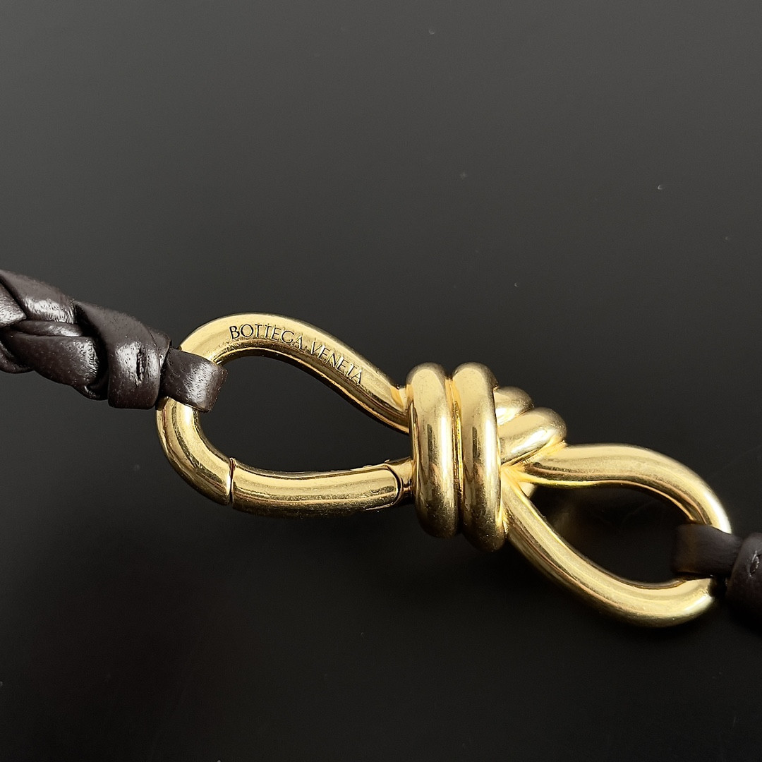 Bottega Veneta East-West Andiamo 29x10x18CM