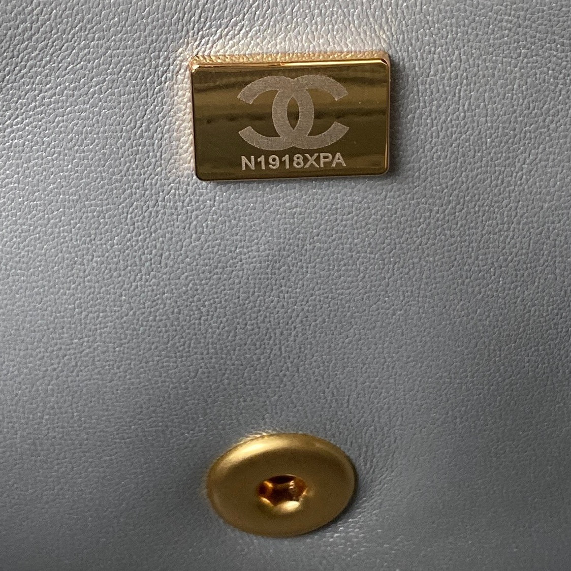 Chanel MINI CLASSIC HANDBAG WITH TOP HANDLE 12 × 20 × 6 CM