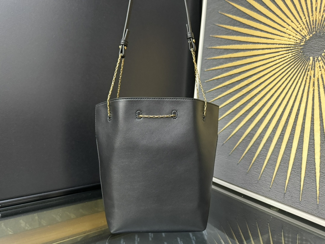 YSL POCHON in lambskin 20x24x3cm