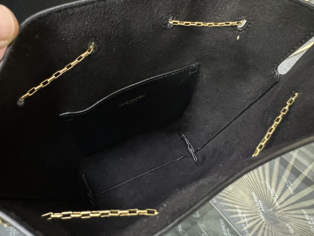 YSL POCHON in lambskin 20x24x3cm