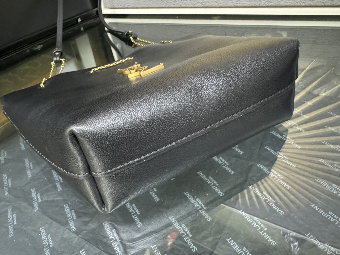 YSL POCHON in lambskin 20x24x3cm