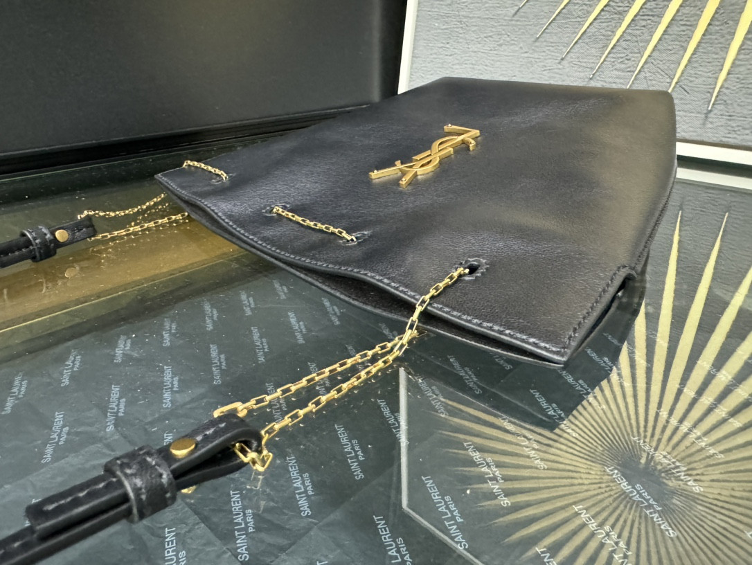 YSL POCHON in lambskin 20x24x3cm