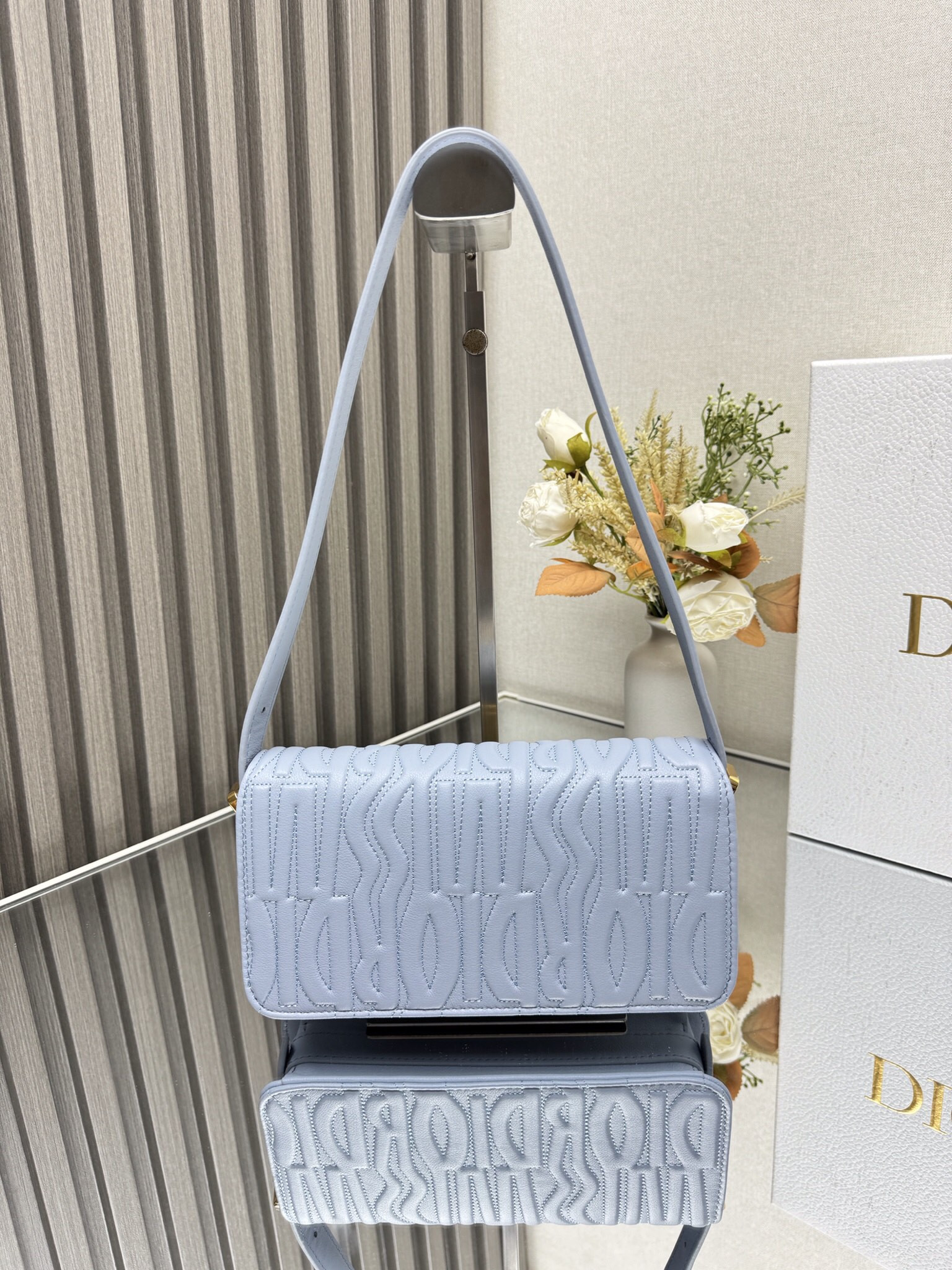 Dior Miss Dior flap bag 22 x 11 x 6 cm