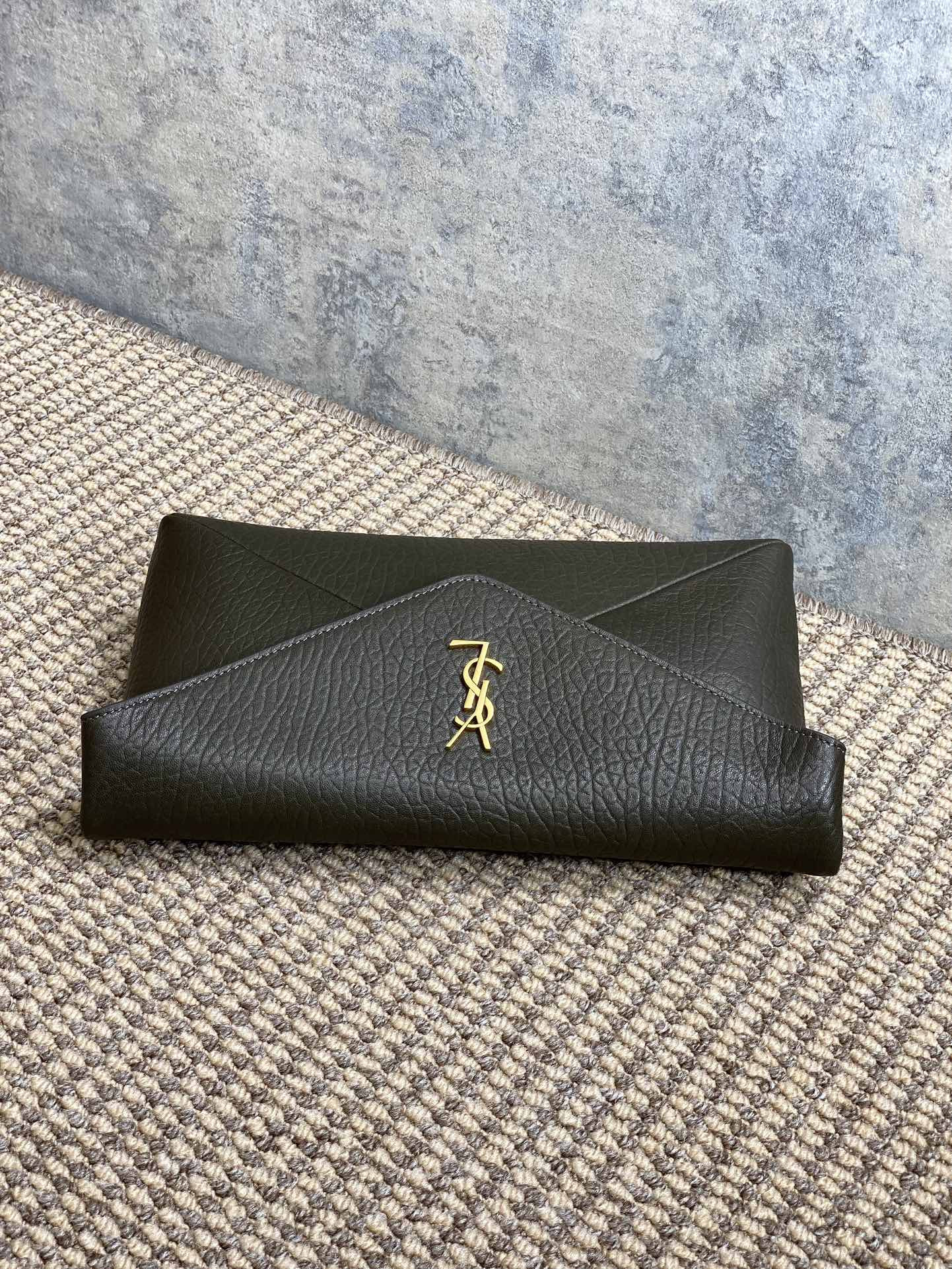 YSL CASSANDRE large envelope pouch in lambskin 29.5x18x4.5cm