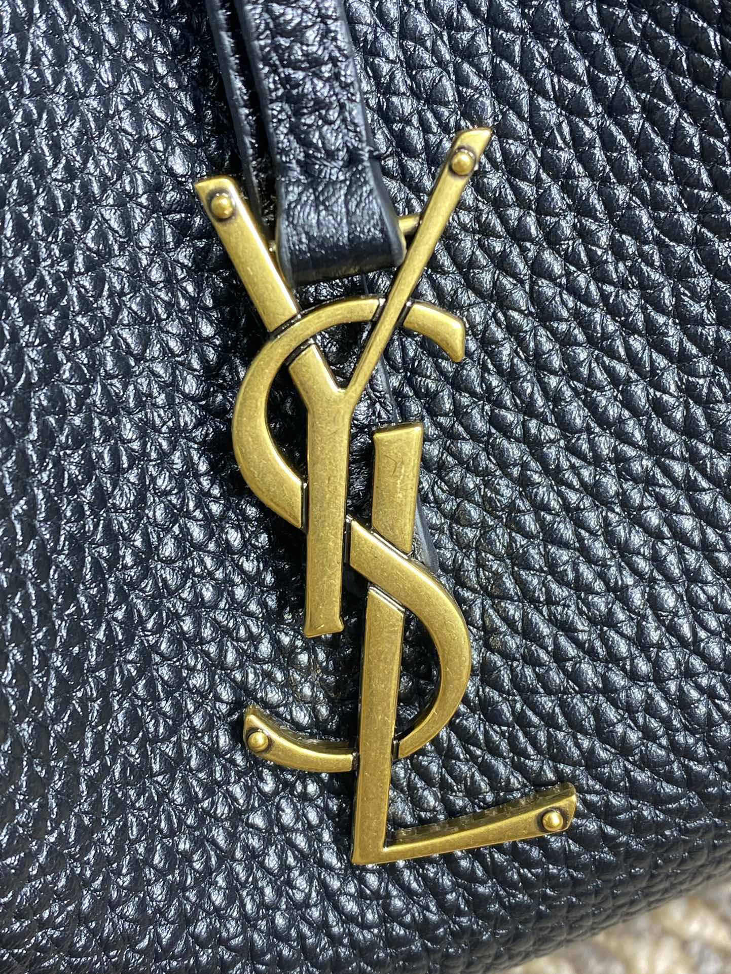 YSL PARIS VII small hobo in grained leather 30X25X3cm