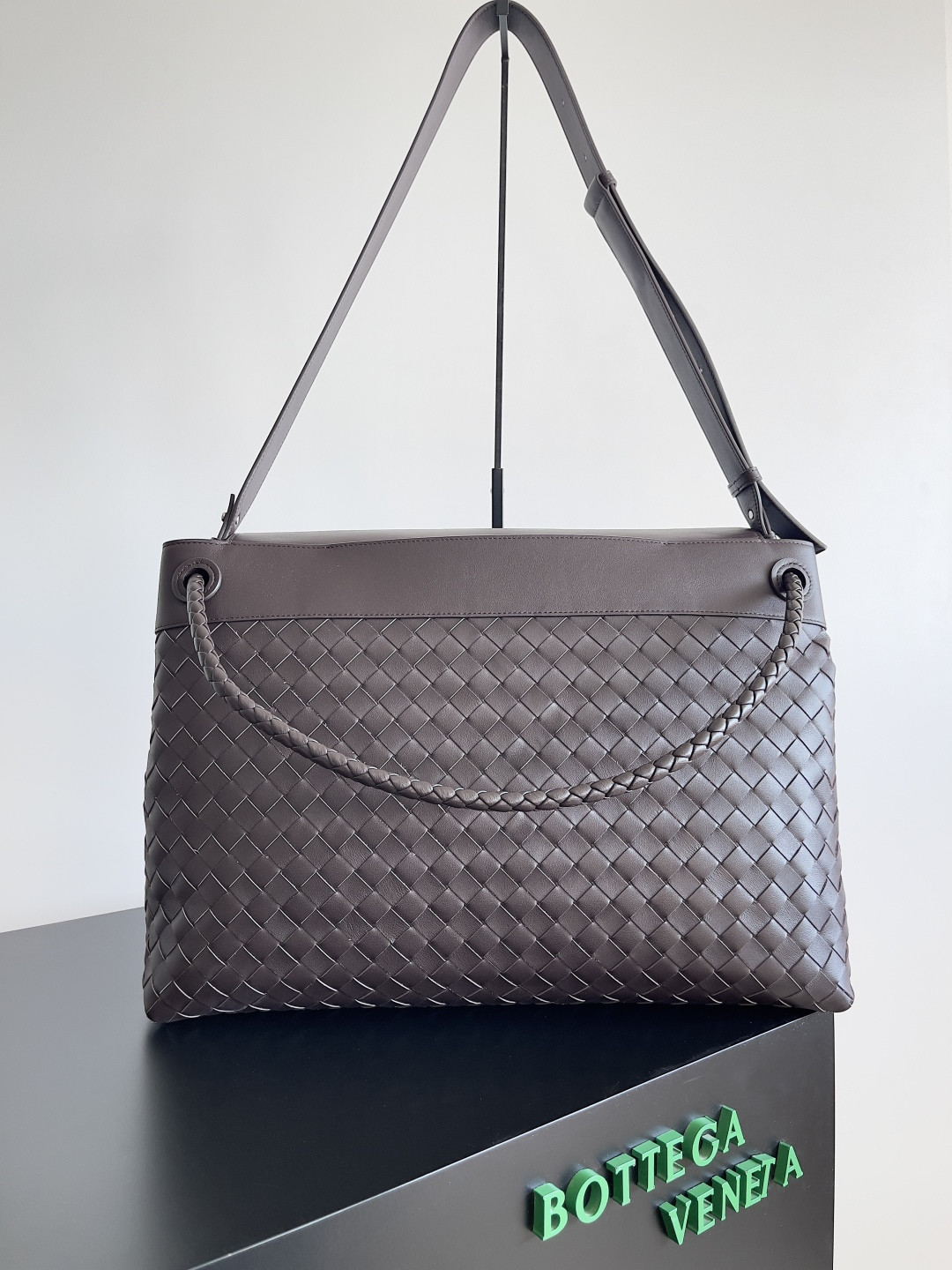 Bottega Veneta Large Andiamo Messenger 43x32x20cm
