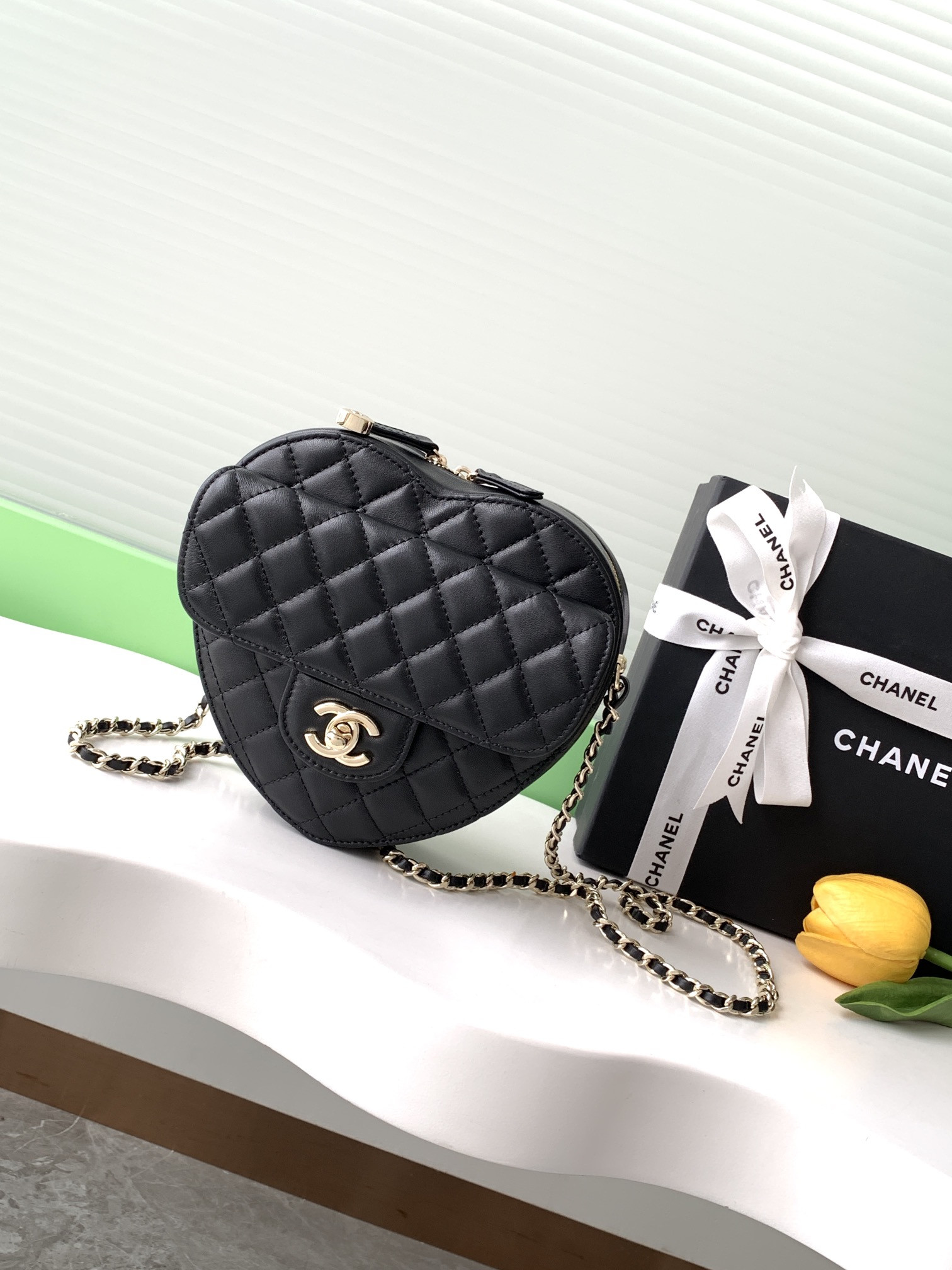 Chanel 22cc Love Bag AS3191 18x16.5x6.5cm