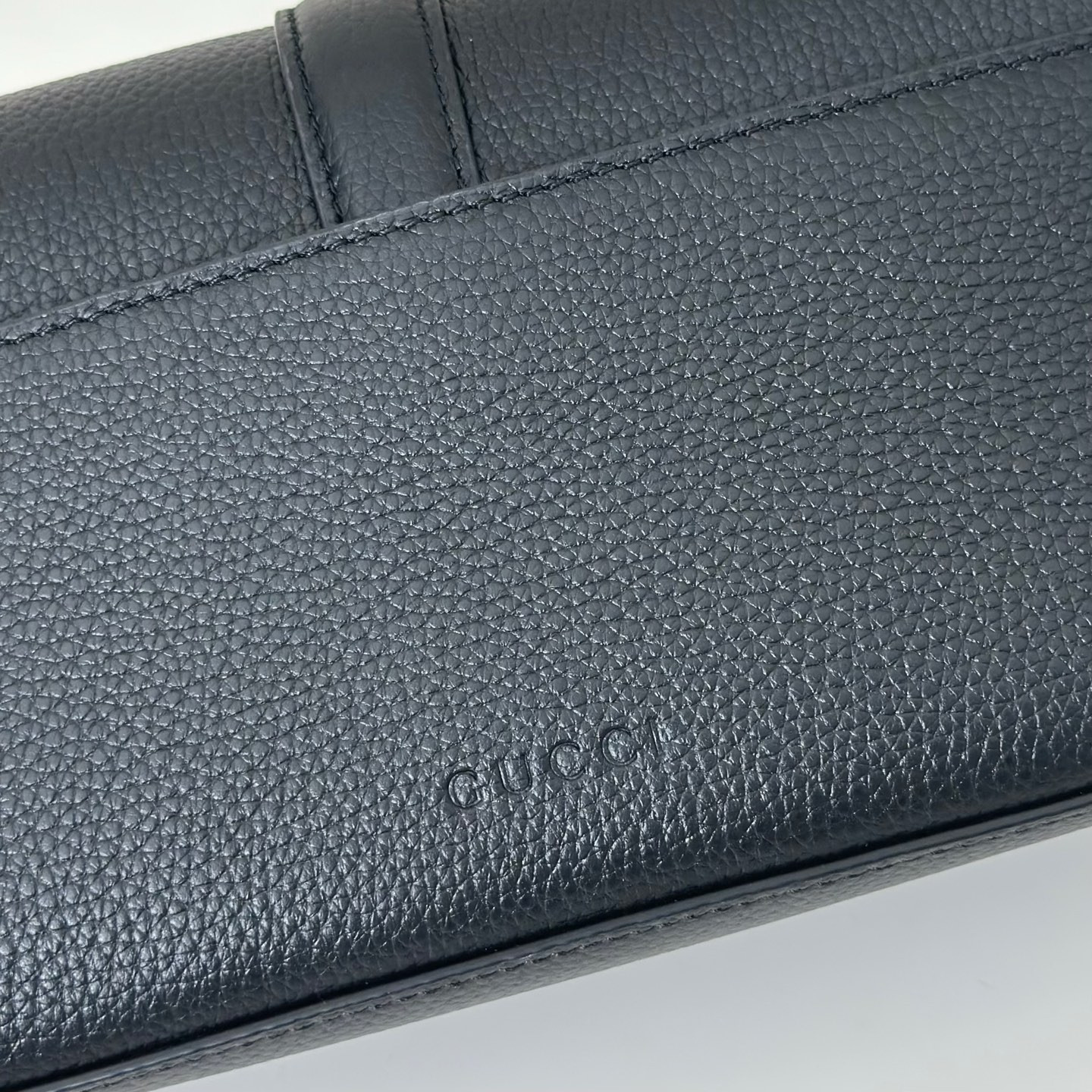 Gucci Small crossbody bag with hook closure 23.5 x 12.5 x 6.5 cm