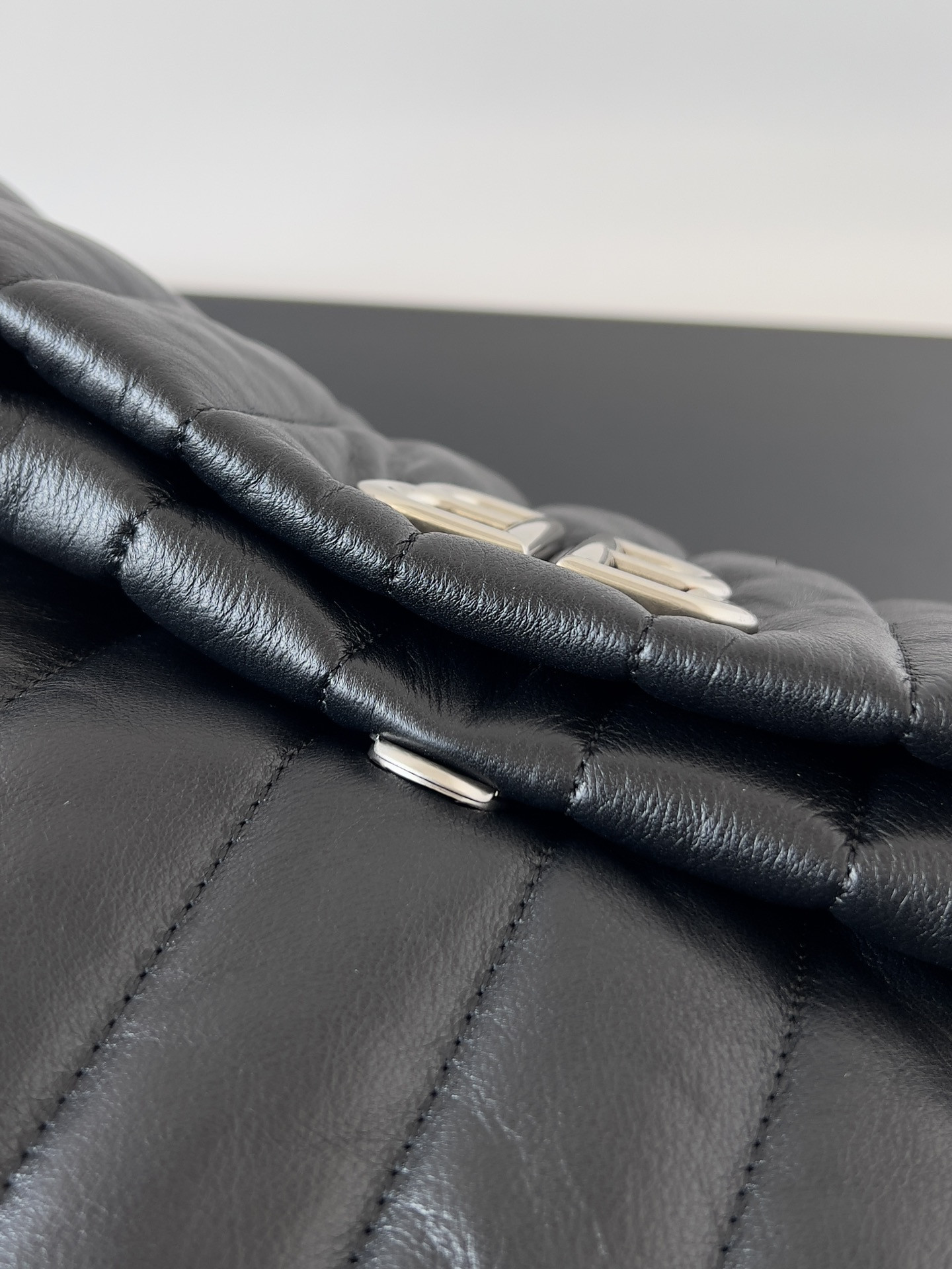 Balenciaga Monaco Chain Bag Medium 32.5x22x9.9cm